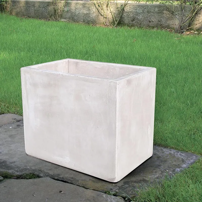 Luxuriöser, handgefertigter rechteckiger Gartenpflanzer aus Carrara-Marmorgranulat – Luxus Pflanzgefäße Luxuriöser, handgefertigter rechteckiger Gartenpflanzer aus Carrara-Marmorgranulat – Luxus Pflanzgefäße Vorderansicht von Luxury Group International