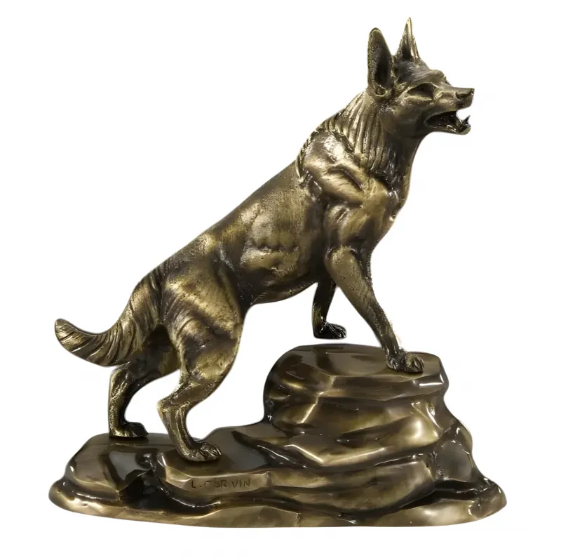 Luxus Bronze Skulptur Heulender Wolf auf Felsbasis Vorderansicht von Luxury Group International