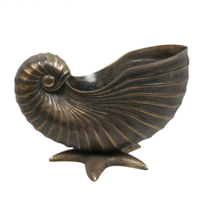 Centro de Mesa Grande de Concha Nautilus de Bronce de Lujo con Base de Estrella de Mar por Luxury Group International