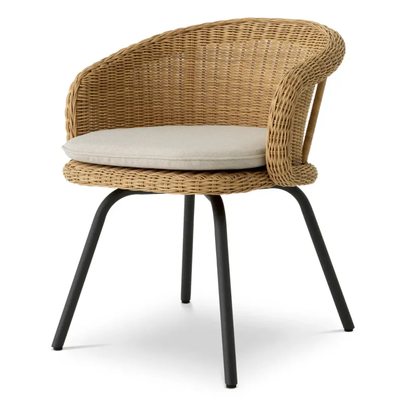 Luxus Natürlicher Geflochtener Outdoor-Esszimmer-Sessel mit Schwarzen Metallbeinen – Luxus Hotelmöbel Vorderansicht von Luxury Group International