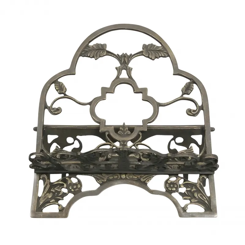 Luxuriöser Verzierungskunst-Buchhalter für die Bibel im Designer-Cutwork-Stil in Gold- und Antik-Finish von Luxury Group International