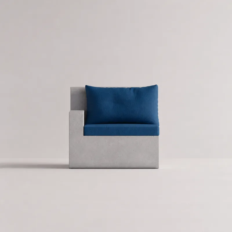 Luxus Outdoor Sofa-Einheit mit linker Armlehne, grauem Betonfuß und königsblauen Kissen – Modulares Sofa Vorderansicht von Luxury Group International