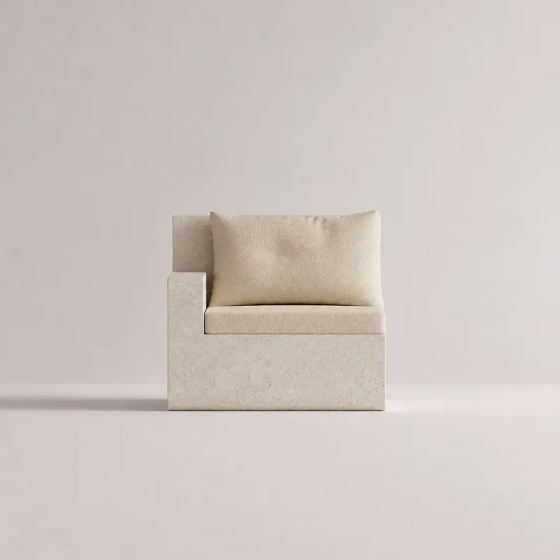 Luxus Outdoor Modulare Sofa-Einheit mit linker Armlehne, beigem Steinfuß und cremefarbenen Kissen – Modernes Möbelstück Vorderansicht von Luxury Group International