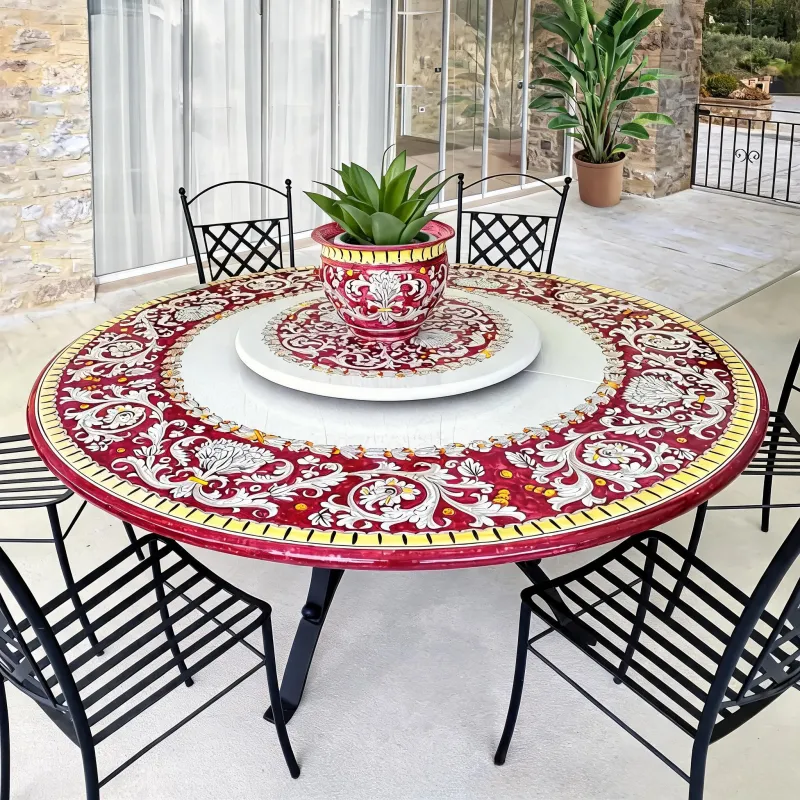 Luxus Outdoor-Runder Lazy Susan Esstisch mit Rot-Weißem Ornamentalen Rankenmotiv Vorderansicht von Luxury Group International