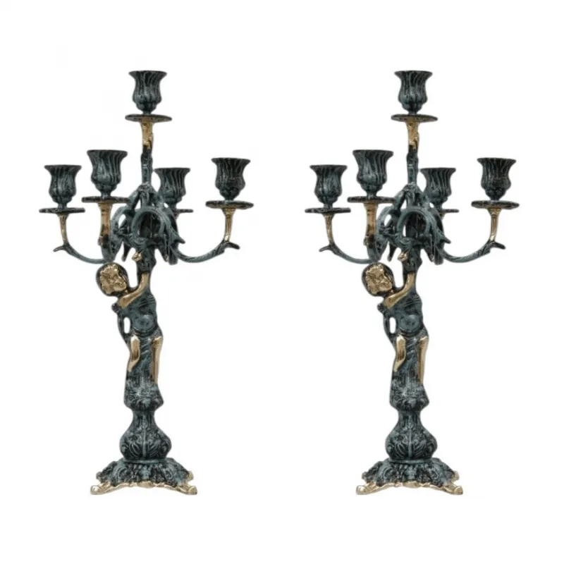 Paire de Luxe de Bougeoirs Baroques en Bronze à Cinq Lumières avec Figure d'Ange Sculptée - Bougeoir par Luxury Group International