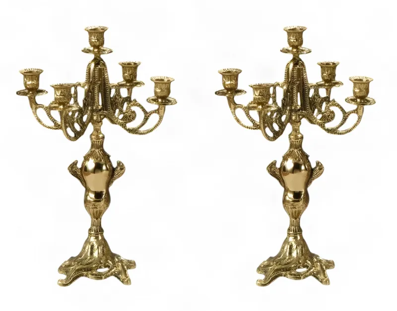Coppia di Lusso di Candelabri Barocchi in Bronzo a Cinque Fiamme con Bracci a Voluta Aperta - Portacandele di Luxury Group International