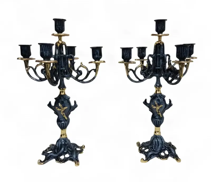 Coppia di Lusso di Candelabri Barocchi in Bronzo a Cinque Fiamme con Stelo a Vaso Ornato - Portacandele di Luxury Group International