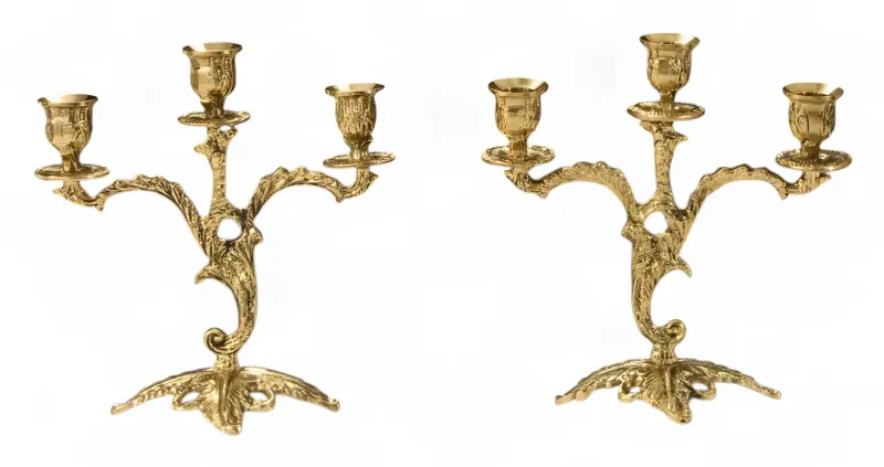 Par de Candelabros Barrocos de Bronce de Tres Luces con Ramas Esculpidas - Candelabro por Luxury Group International