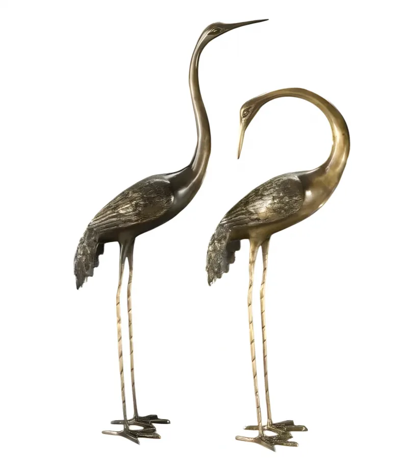 Par de esculturas de bronce de garzas grandes de lujo con acabado oxidado dorado y verde por Luxury Group International