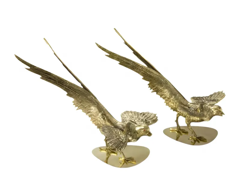 Luxus-Paar von Fasan-Bronze-Skulpturen mit erhobenen Flügeln in Gold- und Handbemalter Ausführung von Luxury Group International