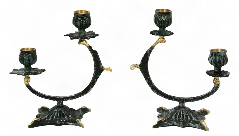 Luxus Paar Barocke Bronze-Kerzenhalter mit zwei Leuchten und Mondsichelarmen - Kerzenhalter von Luxury Group International