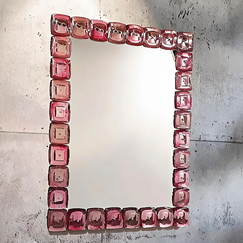 Miroir Mural Rectangulaire de Luxe avec Cadre Décoratif en Mosaïque de Verre Rubis Vue de face par Luxury Group International