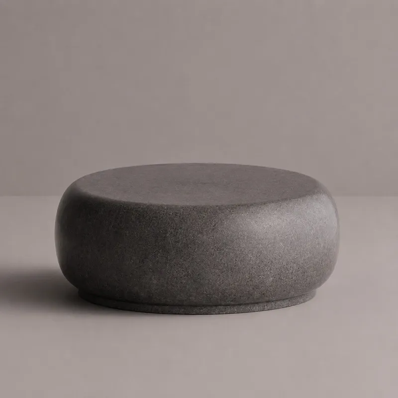 Table Basse Ronde de Luxe au Design Sculptural Imitation Pierre par Luxury Group International