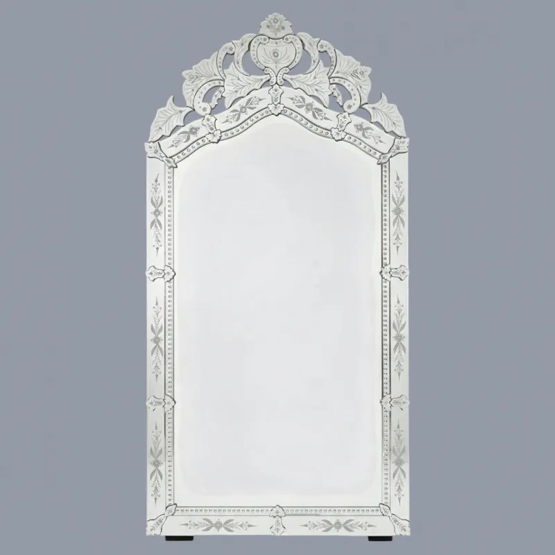 Luxury Silver Grand Venetian Style Wall Mirror with Ornate Floral Baroque Crown Vue de face par Luxury Group International