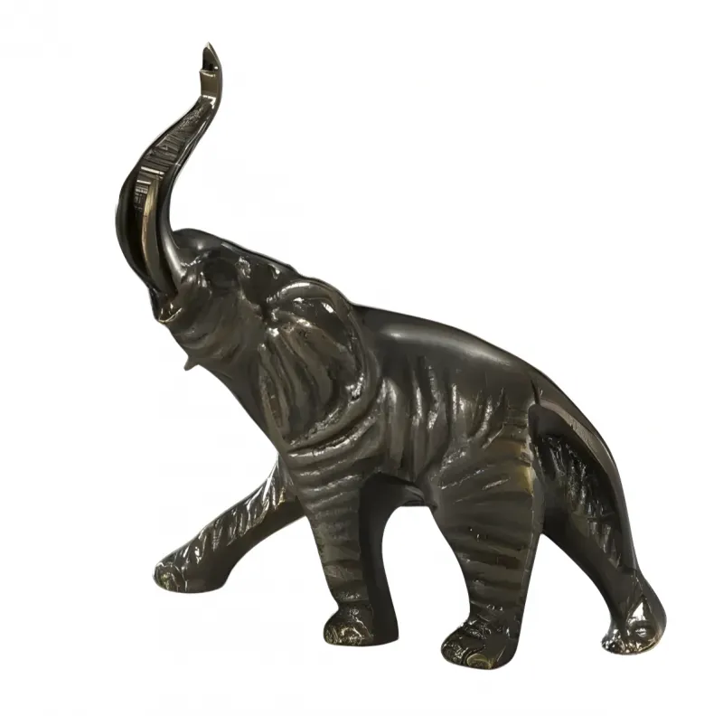 Luxus Bronze-Skulptur eines schreitenden Elefanten mit aufgerichtetem Rüssel in Gold- und Antikbronze-Finish von Luxury Group International
