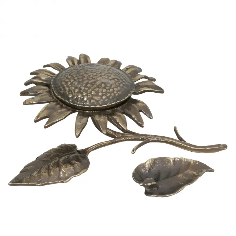 Luxus-Sonnenblumen-Aschenbecher mit Blattdetail in Gold- & Antikbronze-Finish von Luxury Group International