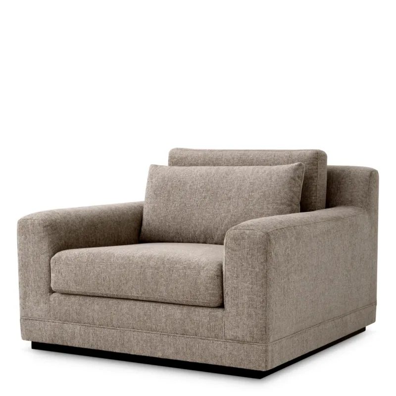 Fauteuil Lounge Luxueux Taupe Rembourré avec Base Noire - Mobilier de Luxe pour Hôtels Vue de face par Luxury Group International