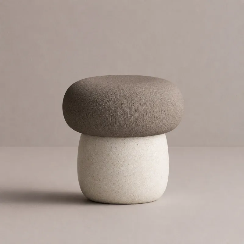 Luxus Taupe Polsterhocker mit weißem Steinfuß und strukturierter Sockelakzent von Luxury Group International