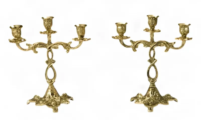 Luxus-Dreiflammiger Bronze-Kerzenhalter im Paar mit barocker Rankensockel - Kerzenhalter von Luxury Group International