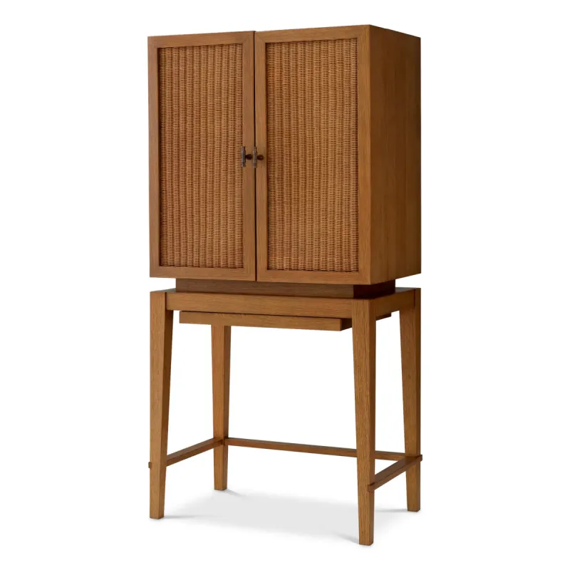 Luxus Holz-Bar-Schrank mit Geflochtenen Rattantüren & Hohem Stand-Design – Luxus Hotelmöbel Vorderansicht von Luxury Group International