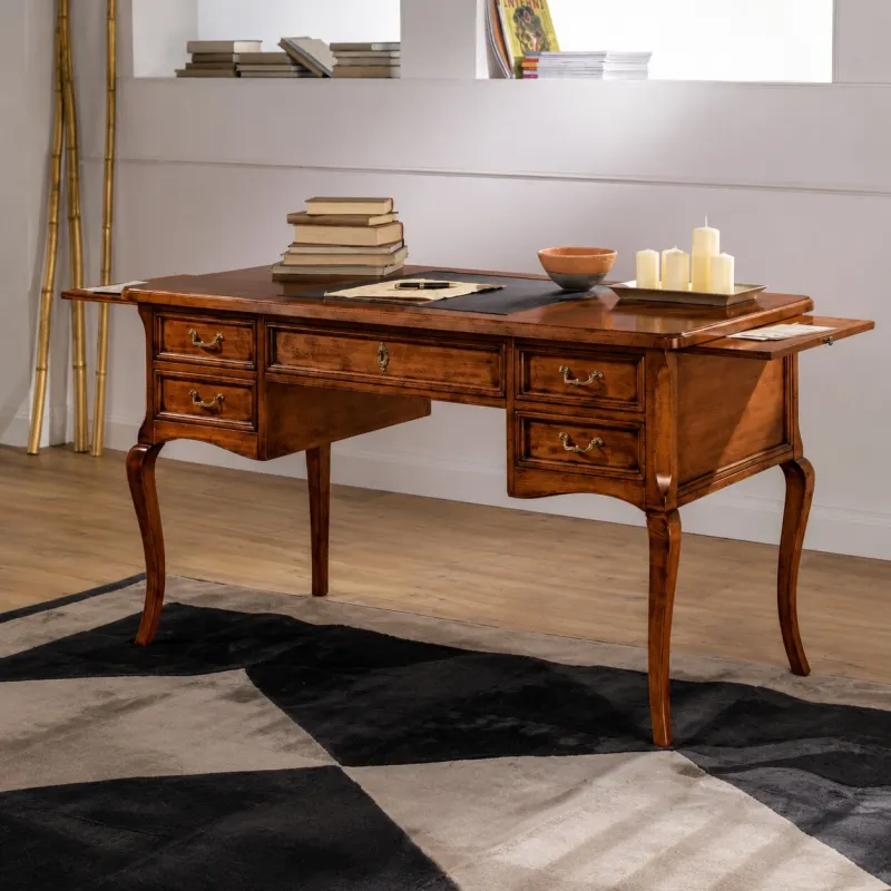 Escritorio Ejecutivo de Madera de Lujo con Patas Curvas Clásicas y Almacenamiento con Múltiples Cajones Vista frontal por Luxury Group International
