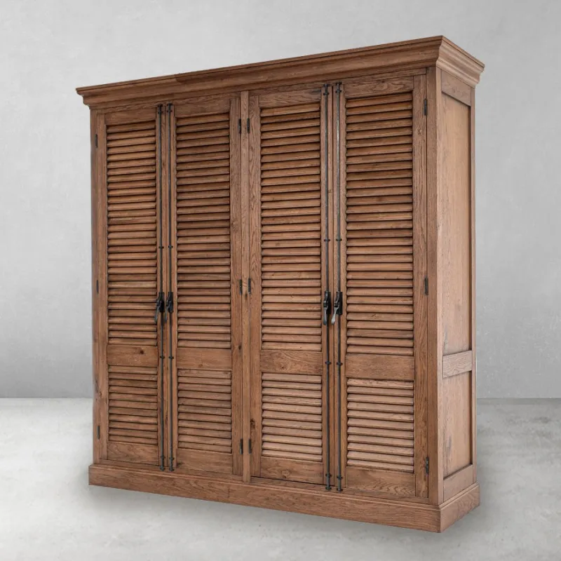 Luxus Holz-Kleiderschrank mit vier Lamellentüren und multifunktionalem Innenraum – Luxus Regal-Schrank Vorderansicht von Luxury Group International