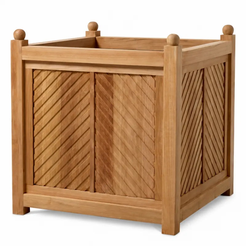 Jardinière en Bois de Luxe avec Panneaux à Lattes Diagonales et Poteaux à Boutons Vue de face par Luxury Group International