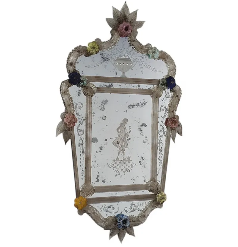 Miroir Mural de Luxe Vénitien Antique Floral Multicolore avec Cadre Baroque Gravé Vue de face par Luxury Group International