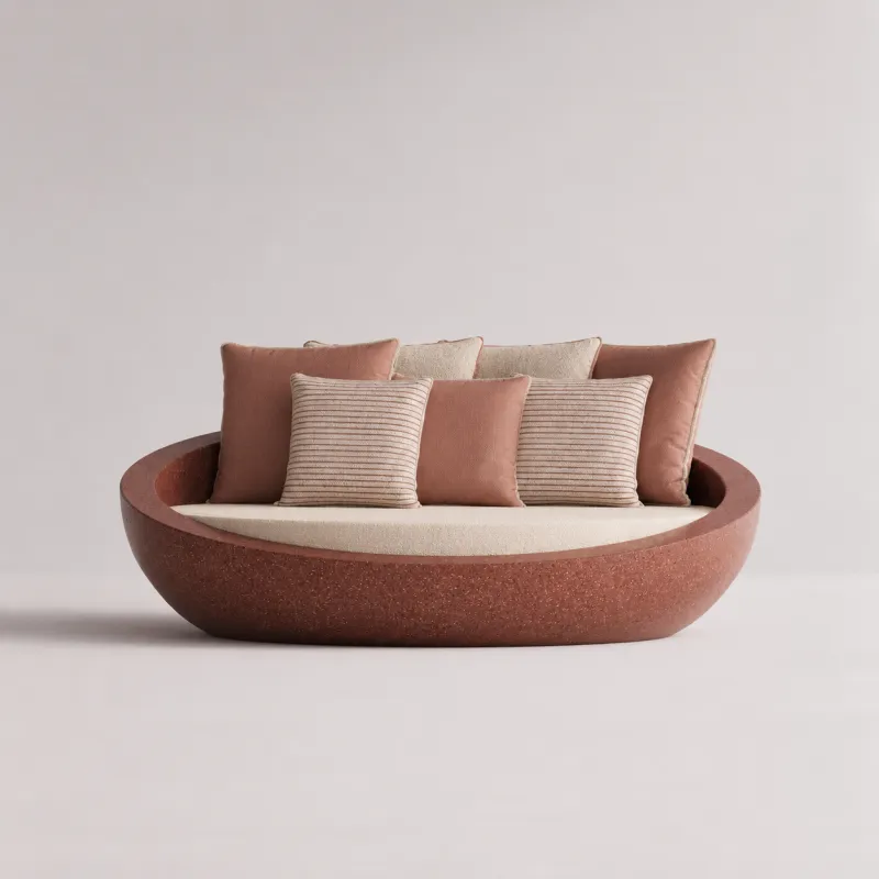 Divano da Giardino Scultoreo Ruby Red con Seduta Crema e Cuscini Rosa - Mobili di Lusso per Hotel Vista frontale di Luxury Group International