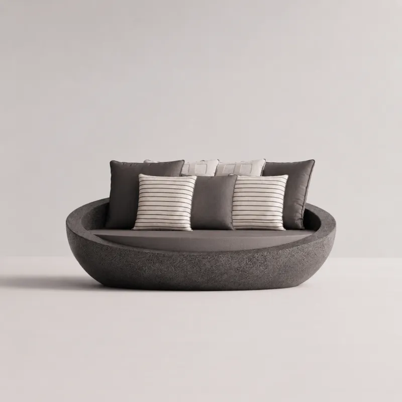 Divano da Giardino Outdoor con Cuscini Carbone e Base in Stile Pietra Scura - Mobili di Lusso per Hotel Vista frontale di Luxury Group International