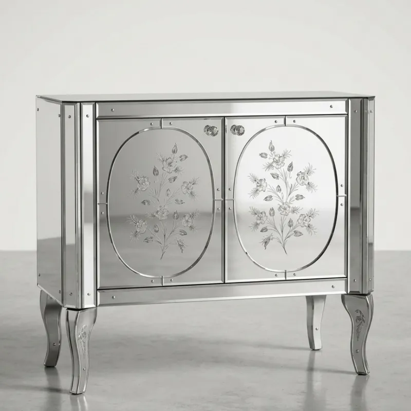 Silbernes venezianisches Luxus-Sideboard mit floral gravierten Spiegeltüren Vorderansicht von Luxury Group International