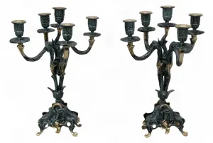 Paire de Chandeliers Baroques de Luxe en Bronze à Cinq Lumières avec Finition Peinte à la Main - Chandeliers Vue de face par Luxury Group International