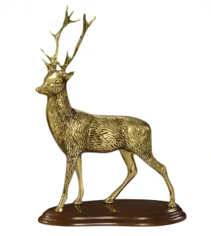 Luxus Bronze-Skulptur eines stehenden Hirsches mit hohen Geweihen auf Holzsockel Vorderansicht von Luxury Group International