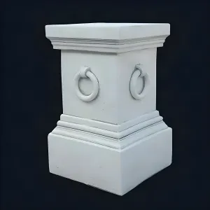Klassisches Luxus-Gartenpodest mit Relief-Hängering und gestuftem Sockel – Gartendekoration Vorderansicht von Luxury Group International