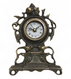 Antike Luxus-Bronze-Tischuhr mit Skulptiertem Blumenwappen & Durchbrochener Scroll-Basis Vorderansicht von Luxury Group International