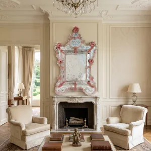 Miroir Mural de Luxe Vénitien Antique avec Cadre en Verre Baroque Floral Rose Vue lifestyle par Luxury Group International