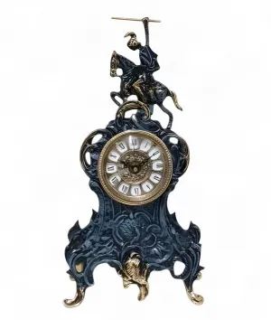 Barocke Luxus-Bronze-Tischuhr mit Reiterfigur & kunstvollem Rankenwerk – Luxus Wohnaccessoires von Luxury Group International