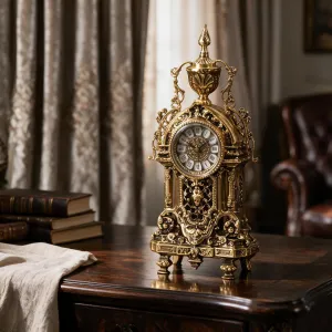 Reloj de Mesa de Bronce de Lujo Barroco con Detalles Ornamentales en Forma de Urna - Accesorios de Hogar de Lujo Vista frontal por Luxury Group International