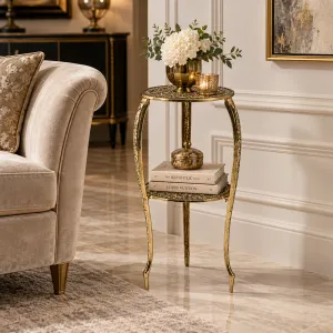 Barocker Luxus-Zweistöckiger Beistelltisch mit Durchbrochenem Blumenregal in Goldfinish – Luxus-Beistelltische Lifestyle-Ansicht von Luxury Group International