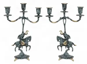 Barockes Paar dreiflammiger Luxus-Kerzenhalter mit Reiter-Skulptur als Basis - Kerzenhalter von Luxury Group International