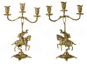 Barockes Paar dreiflammiger Luxus-Kerzenhalter mit Reiter-Skulptur als Basis - Kerzenhalter von Luxury Group International