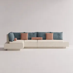 Beige Luxus L-förmiges Sofa aus Beton mit blauen Rückenkissen – Luxus Hotelmöbel Vorderansicht von Luxury Group International