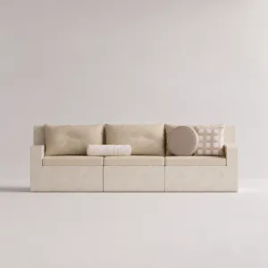 Beiges Luxus Outdoor Modulares 3-Sitzer Sofa mit Steinbasis und Cremigen Kissen – Modernes Möbelstück Vorderansicht von Luxury Group International