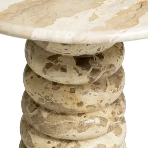 Tavolino rotondo in marmo beige con base a piedistallo sovrapposta dal design scultoreo - Tavolino di lusso Vista dettaglio di Luxury Group International