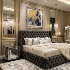 Schwarzer Luxus-Nachttisch mit Schachbrettmuster und silbernen Nieten auf verspiegeltem Glas Lifestyle-Ansicht von Luxury Group International