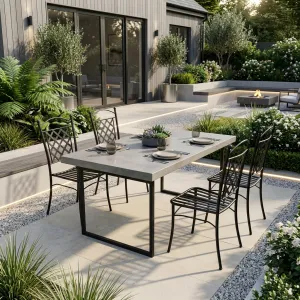 Luxuriöser Outdoor-Essstuhl mit schwarzem Eisen-Gitterrücken und gebogenem Rahmen Lifestyle-Ansicht von Luxury Group International