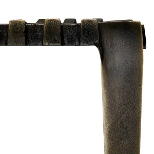 Taburete de metal negro con asiento trenzado y estructura escultural - Mobiliario de lujo para hoteles Vista detalle por Luxury Group International