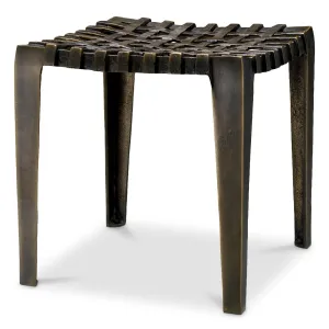 Taburete de metal negro con asiento trenzado y estructura escultural - Mobiliario de lujo para hoteles Vista frontal por Luxury Group International