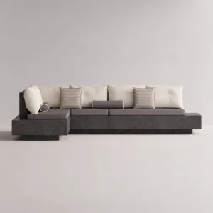 Luxus L-förmiges Sofa aus Beton in Anthrazitgrau mit Kissen – Modernes Möbelstück Vorderansicht von Luxury Group International