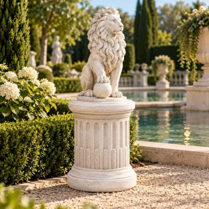 Klassisches Luxus-Gartenpodest mit vertikalen Rillen und geformtem Rundrand – Gartendekoration Lifestyle-Ansicht von Luxury Group International